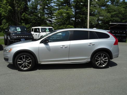 Used 2015 Volvo V60 T5 Cross Country w/ Protection Package AWD/4WD image 4