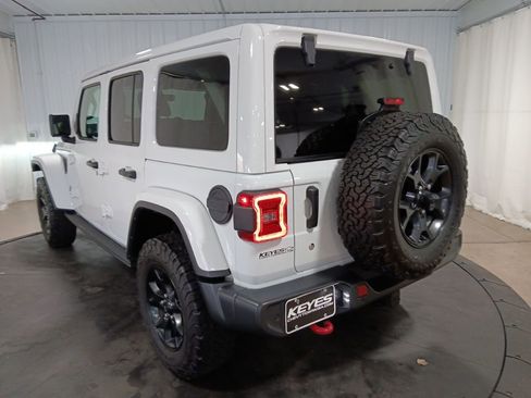 Used 2019 Jeep Wrangler Unlimited Sahara w/ Quick Order Package 24M Moab AWD/4WD image 6