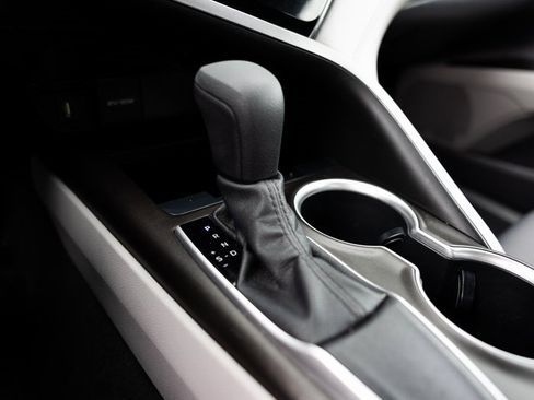 Used 2021 Toyota Camry LE image 20