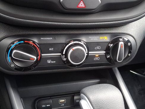 Used 2025 Kia Soul LX image 15