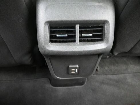 Used 2020 Chevrolet Equinox LT image 18