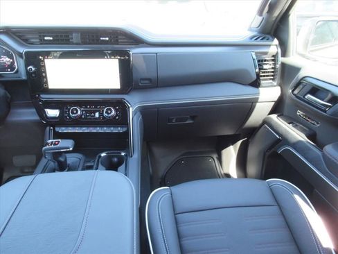 New 2026 GMC Sierra 1500 AT4X AWD/4WD image 15