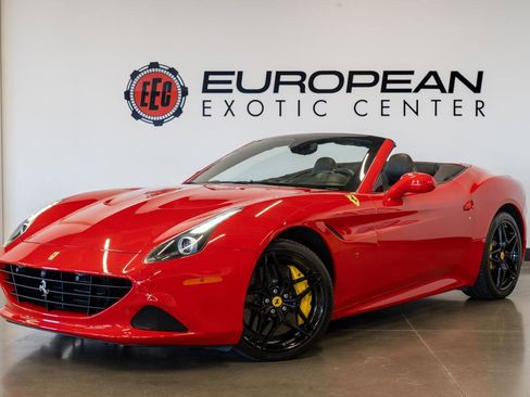 Used 2015 Ferrari California T image 24