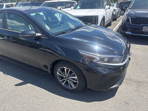 Used 2023 Kia Forte LXS w/ LXS Technology Package FWD image 7
