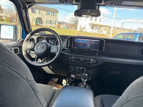Used 2025 Jeep Wrangler Unlimited Rubicon image 42