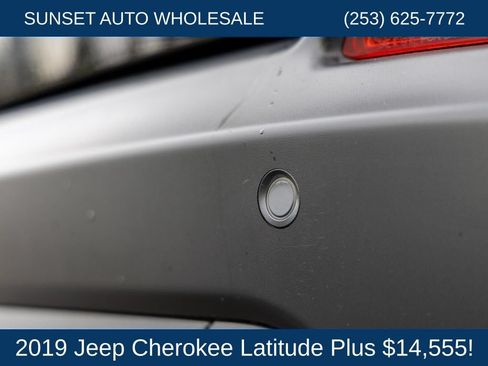 Used 2019 Jeep Cherokee Latitude Plus AWD/4WD image 24