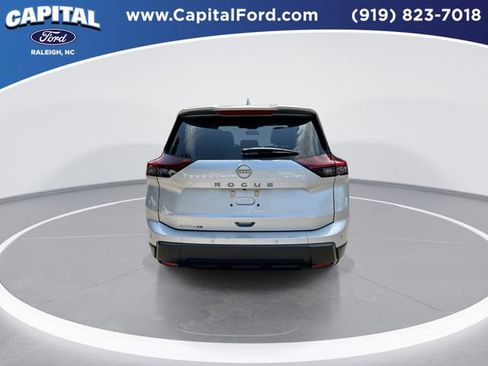 Used 2025 Nissan Rogue SV FWD image 7