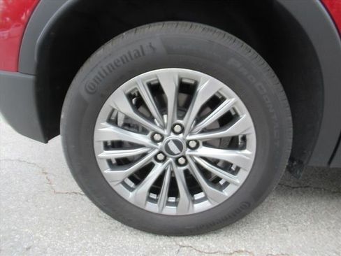 Certified 2025 Cadillac XT4 Premium Luxury AWD/4WD image 9
