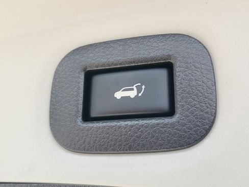 Certified 2020 Nissan Rogue SV w/ Premium Package image 7