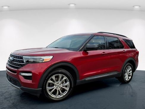 Used 2020 Ford Explorer XLT w/ Equipment Group 202A image 2