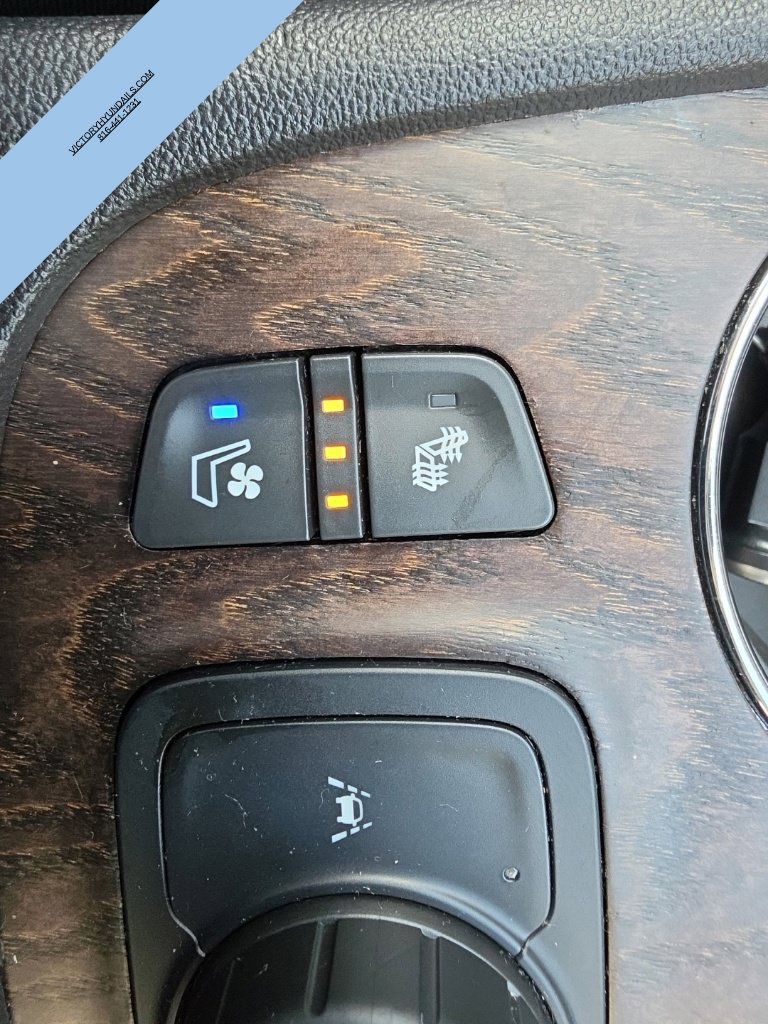 Used 2022 GMC Acadia Denali w/ Denali Ultimate Package FWD image 23