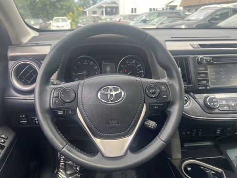 Used 2018 Toyota RAV4 XLE AWD/4WD image 22