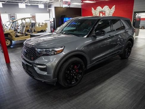 Used 2022 Ford Explorer ST w/ Equipment Group 401A AWD/4WD image 2