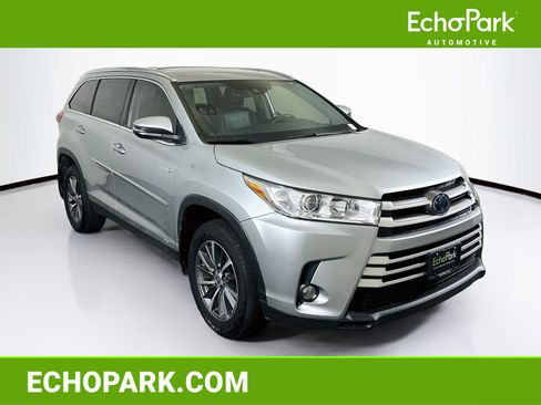 Used 2019 Toyota Highlander XLE AWD/4WD image 1
