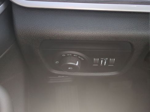 Used 2023 Jeep Grand Cherokee L Limited w/ Black Appearance Package image 17