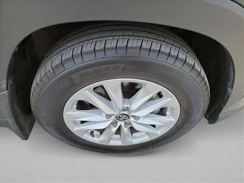 Used 2025 Toyota Corolla Cross LE FWD image 10