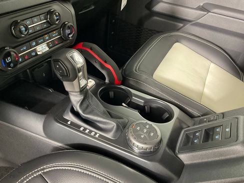 New 2026 Ford Bronco Outer Banks w/ Sasquatch Package AWD/4WD image 19