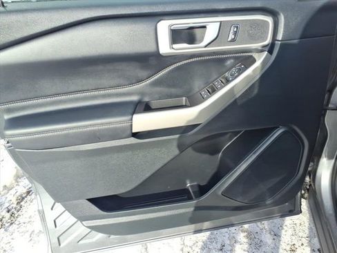 Certified 2023 Ford Explorer XLT w/ Equipment Group 202A image 15