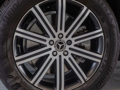 Used 2025 Mercedes-Benz GLE 450e 4MATIC w/ Driver Assistance Package image 32
