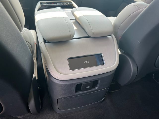 New 2026 Lincoln Navigator Reserve AWD/4WD image 25