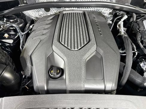 Certified 2025 Porsche Macan AWD/4WD image 26