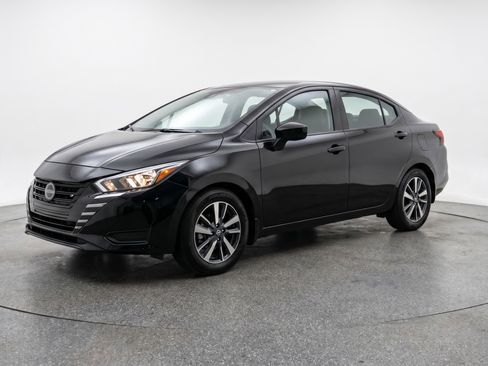 Used 2025 Nissan Versa SV FWD image 3