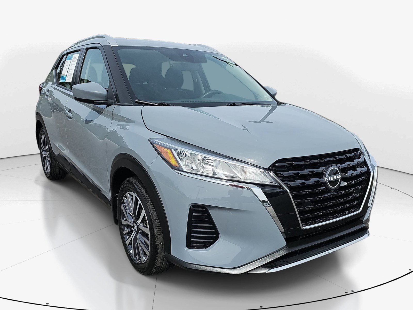 Used 2024 Nissan Kicks SV FWD image 2