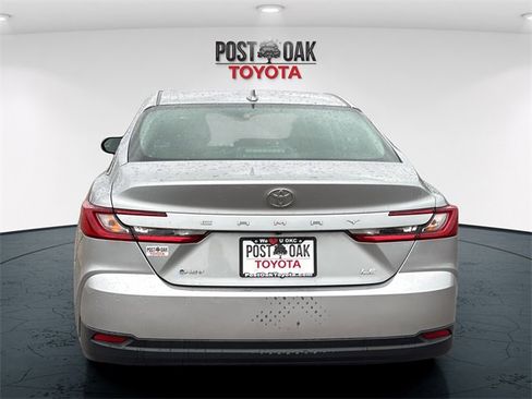 Used 2025 Toyota Camry LE image 6