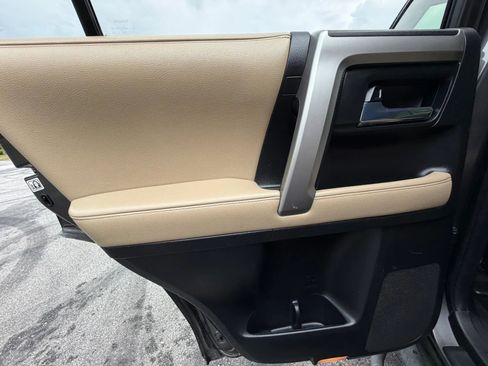 Used 2016 Toyota 4Runner SR5 AWD/4WD image 16