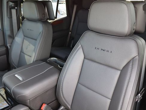 New 2026 GMC Yukon Denali w/ Denali Reserve Package RWD image 13