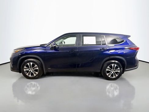 Used 2023 Toyota Highlander XLE AWD/4WD image 4