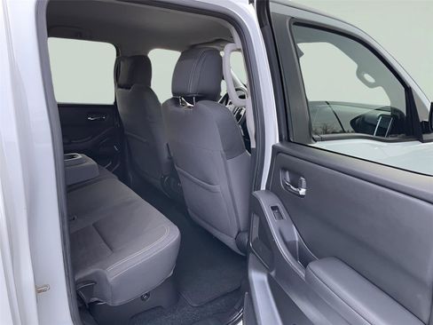 Used 2022 Nissan Frontier SV w/ Technology Package image 18