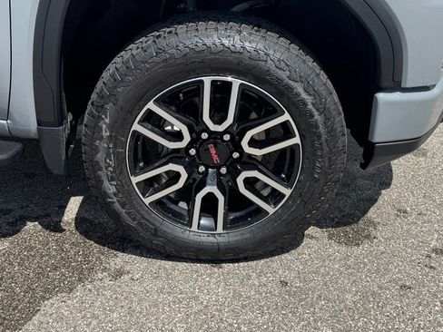 Used 2024 GMC Sierra 1500 AT4 w/ AT4 Premium Package AWD/4WD image 9