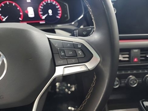 Used 2022 Volkswagen Taos SEL w/ Panoramic Sunroof Package image 32