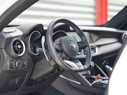 Used 2023 Alfa Romeo Stelvio Sprint RWD image 11