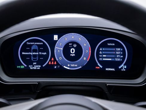 Certified 2025 Porsche Cayenne Coupe AWD/4WD image 22