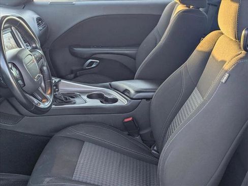 Used 2022 Dodge Challenger SXT image 18
