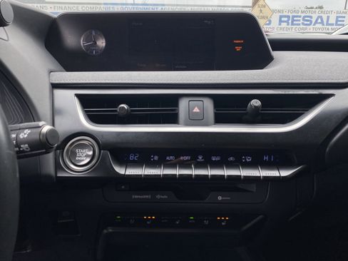 Used 2019 Lexus UX 200 w/ Premium Package FWD image 10