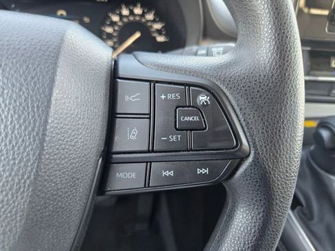 Used 2025 Toyota Sienna LE image 22