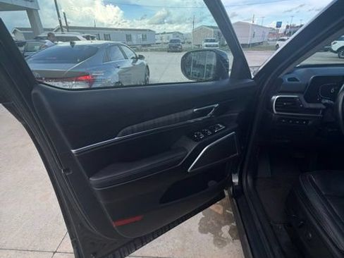 Used 2023 Kia Telluride EX w/ EX Captain's Chair Package FWD image 17