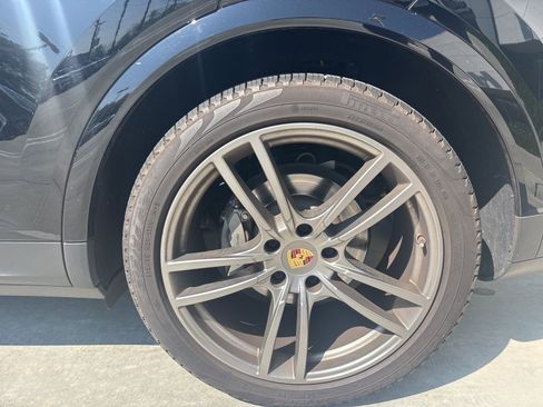 Used 2020 Porsche Cayenne S image 8