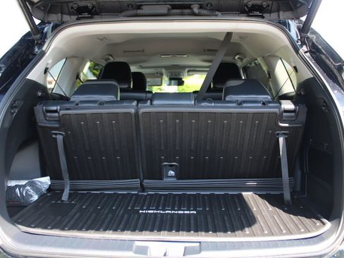 Used 2023 Toyota Highlander XLE AWD/4WD image 33