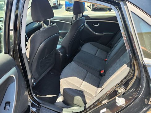 Used 2017 Hyundai Elantra GT FWD image 5