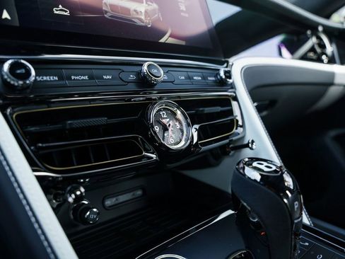 Used 2025 Bentley Flying Spur Plug-In Hybrid AWD/4WD image 8