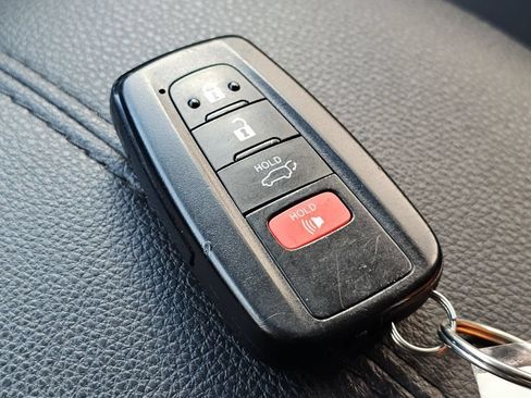 Used 2019 Toyota RAV4 XLE Premium w/ Cold Weather Package AWD/4WD image 34