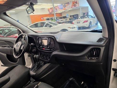Used 2018 RAM ProMaster City Tradesman SLT FWD image 9