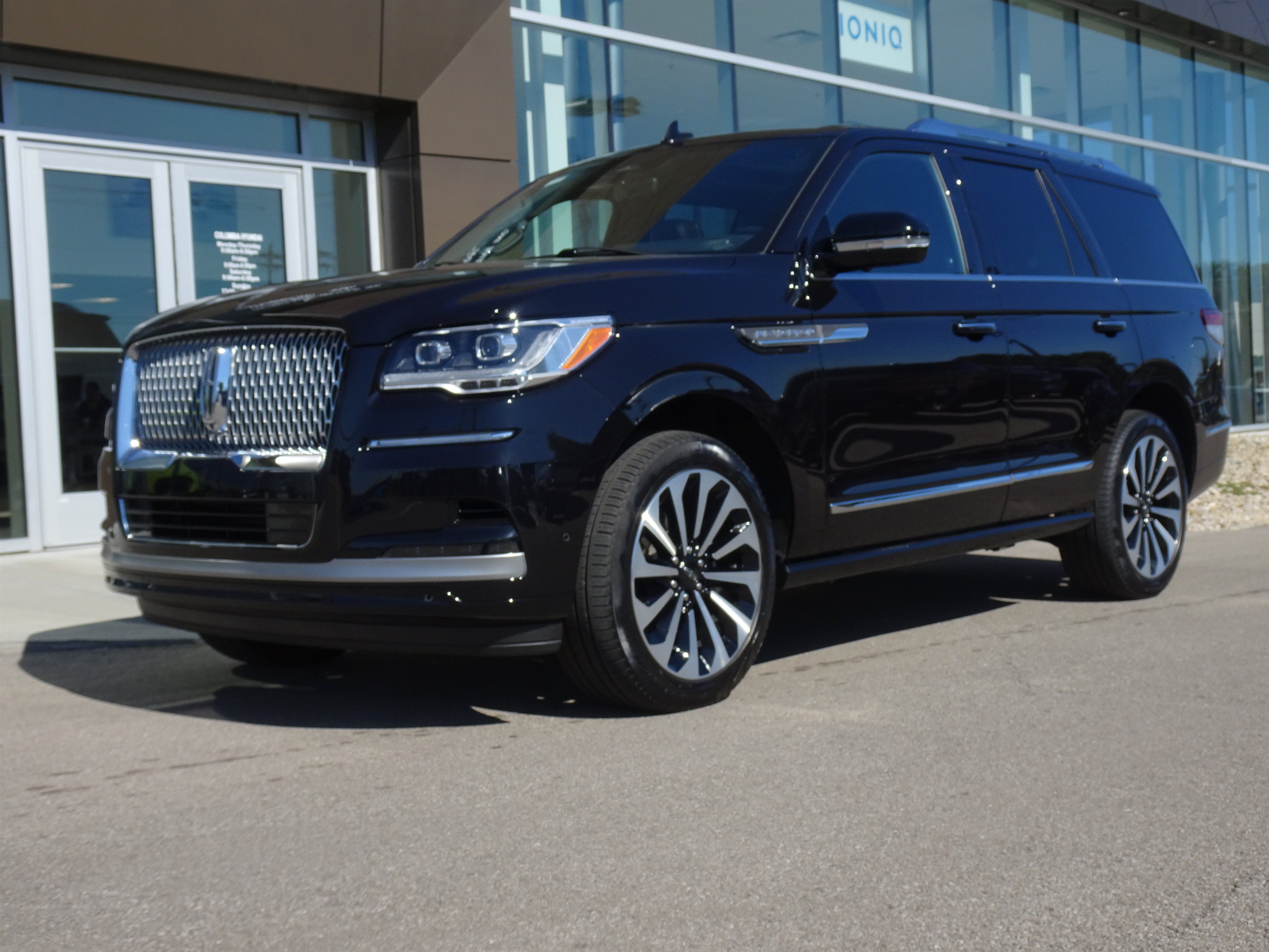 Used 2024 Lincoln Navigator Reserve AWD/4WD image 1