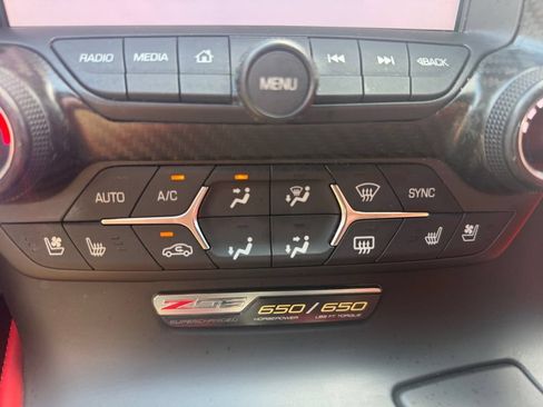Used 2015 Chevrolet Corvette Z06 w/ 3LZ Preferred Equipment Group RWD image 22