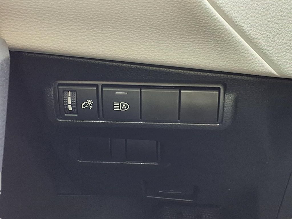 Used 2024 Toyota Corolla Cross LE AWD/4WD image 17