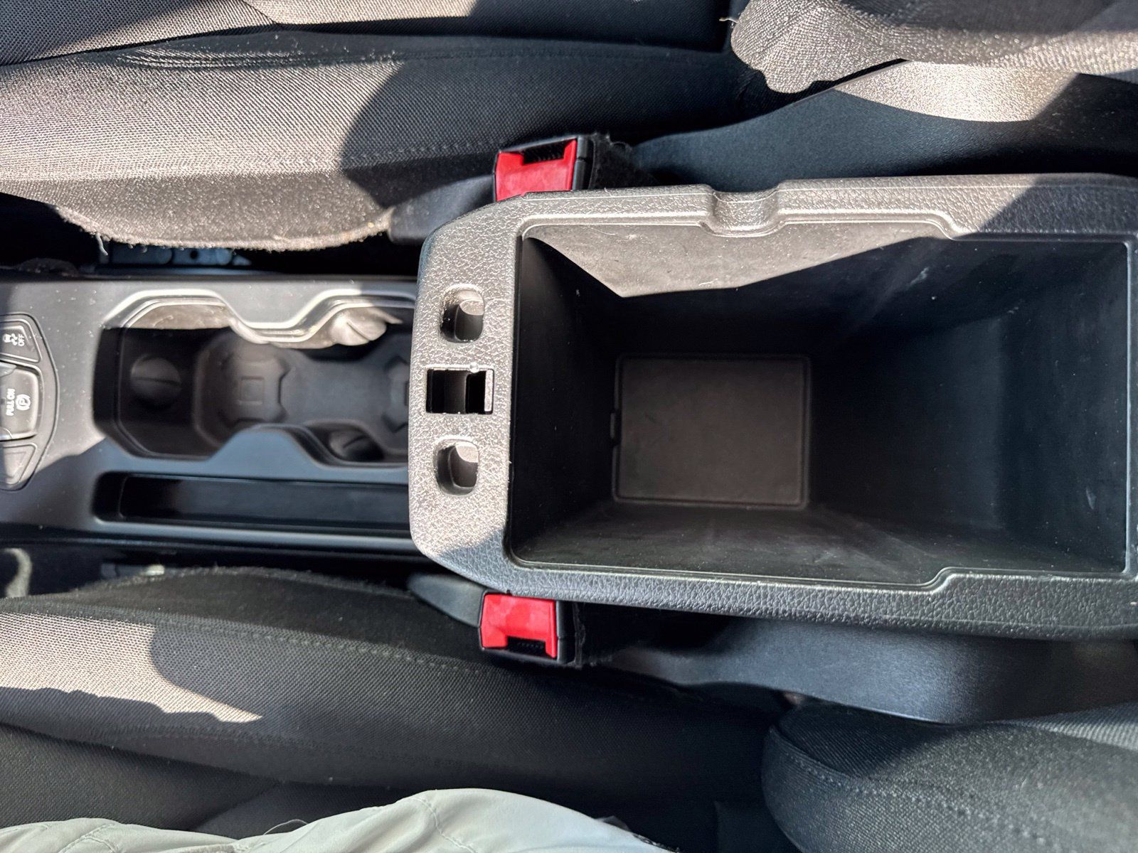 Used 2018 Jeep Renegade Latitude AWD/4WD image 26